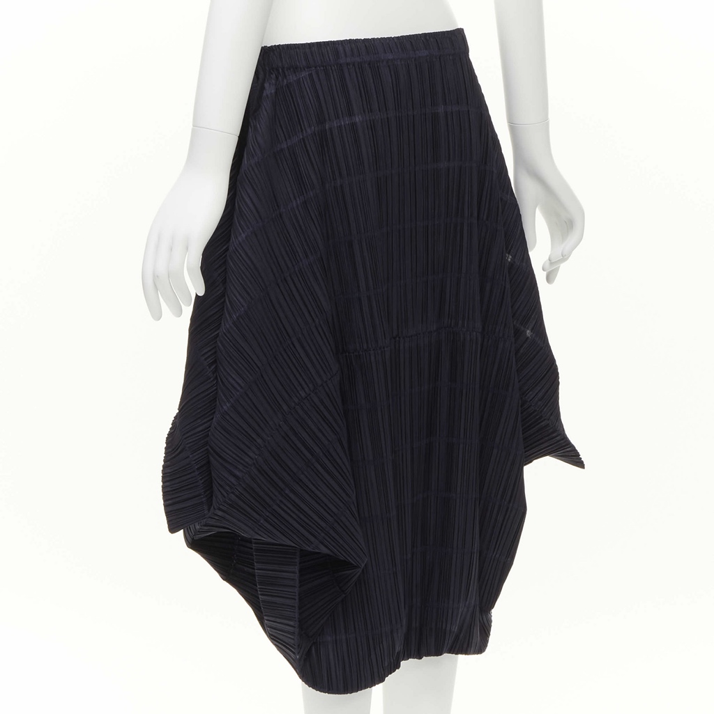 Issey Miyake Drop Crotch Shorts - Detail 1