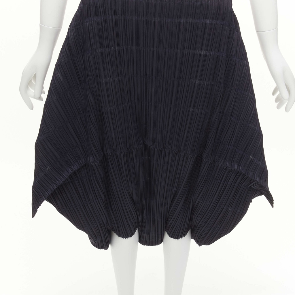 Issey Miyake Drop Crotch Shorts - Detail 2