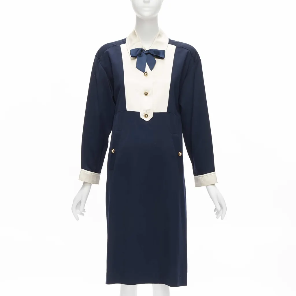 Chanel Pearl Button Dress Navy Wool Very good - Front View