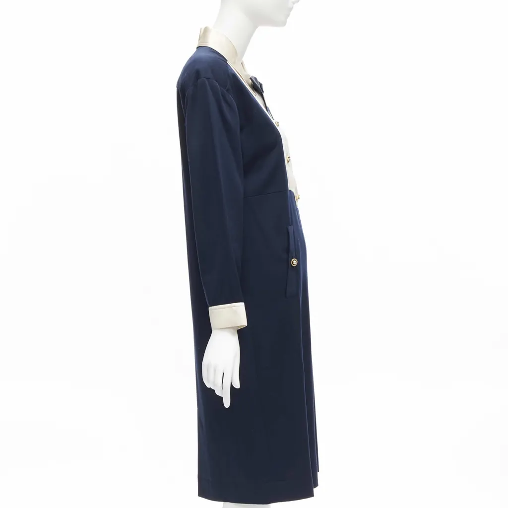 Chanel Pearl Button Dress Navy Wool Very good - Model View