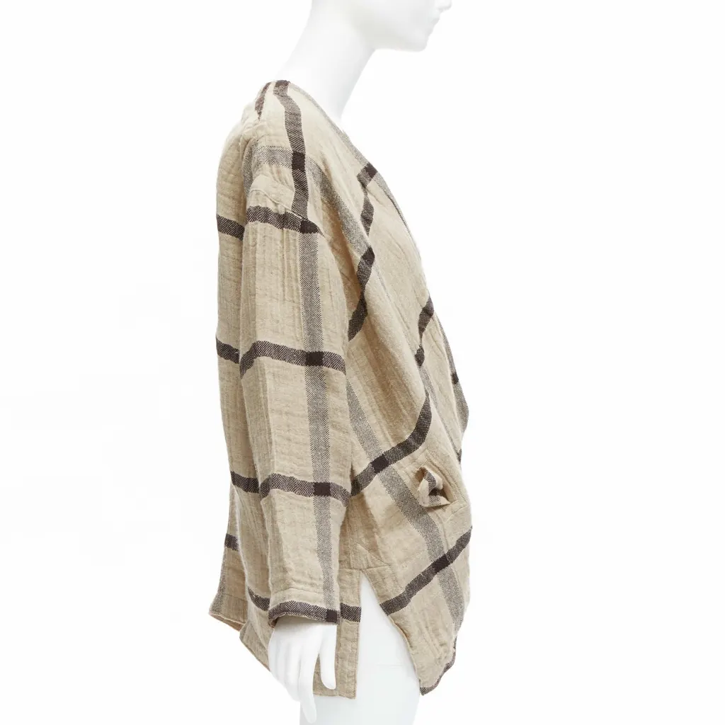 Issey Miyake Beige Crinkle Coat Beige Linen Very good - Model View