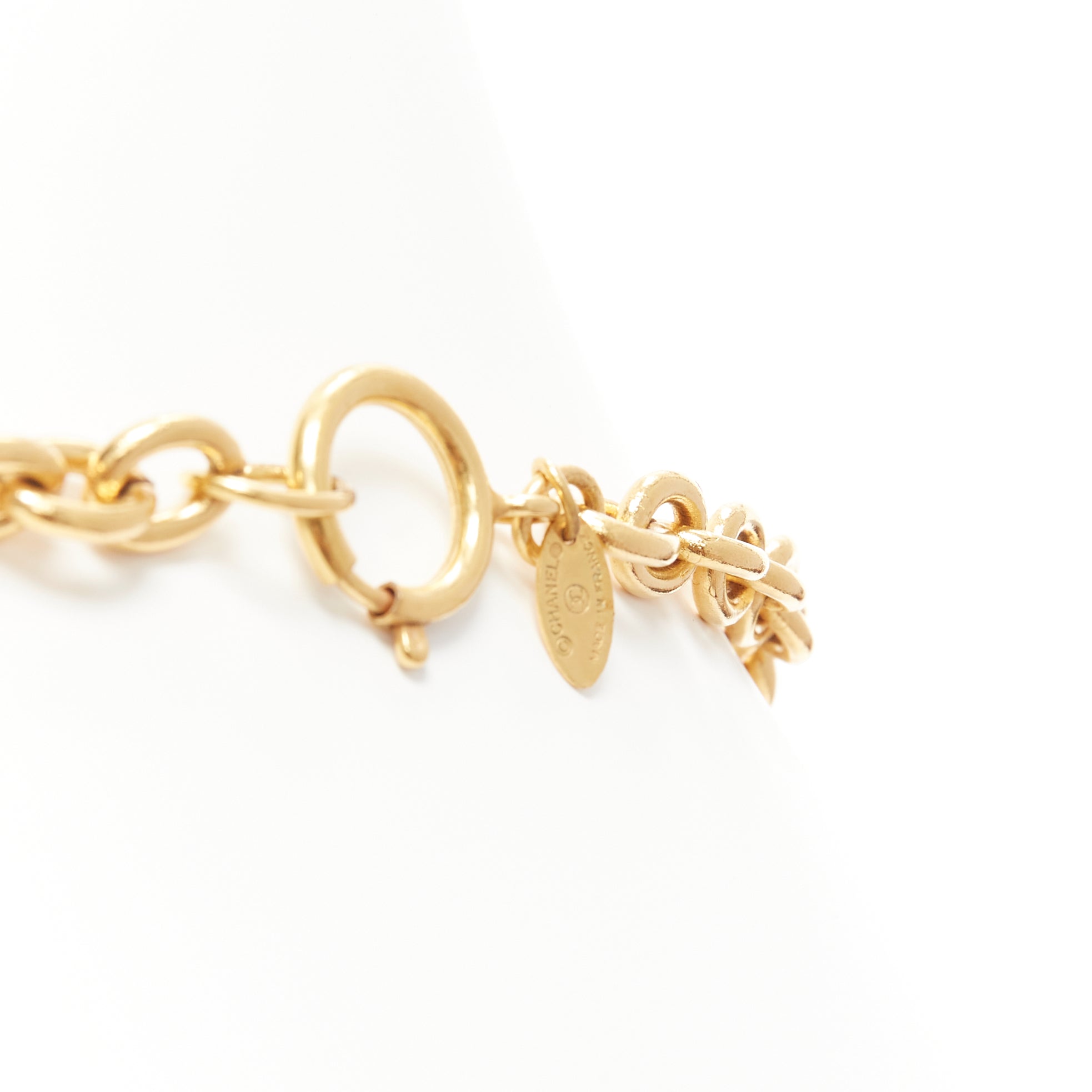 Chanel Gold Coin Necklace - Detail 2