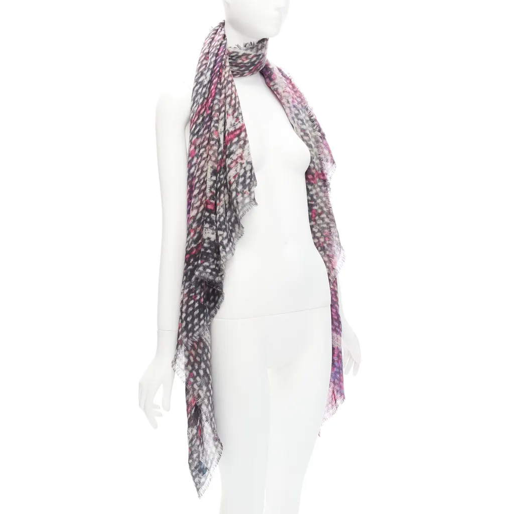 Chanel Oversized Tweed Scarf Purple Cashmere Never worn - Inside View