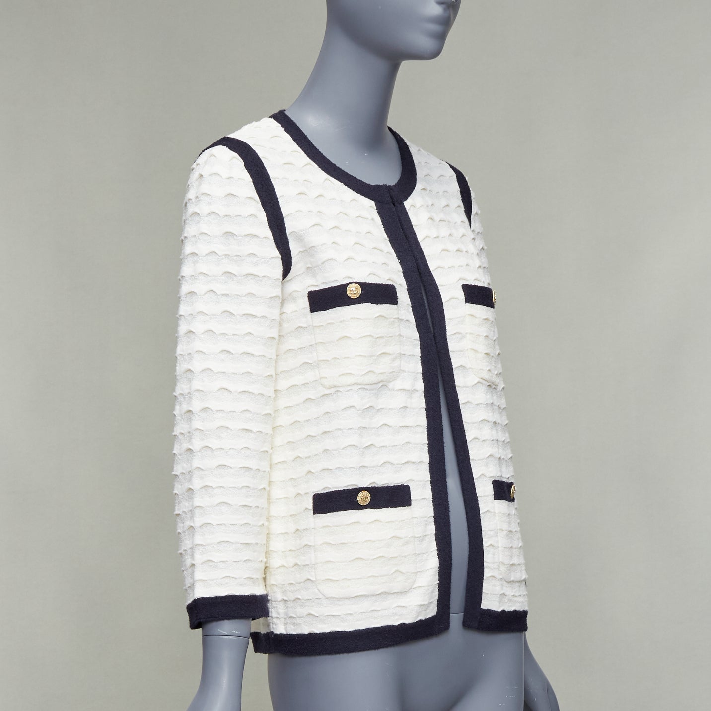 Chanel Gold Pocket Cardigan - Image 6