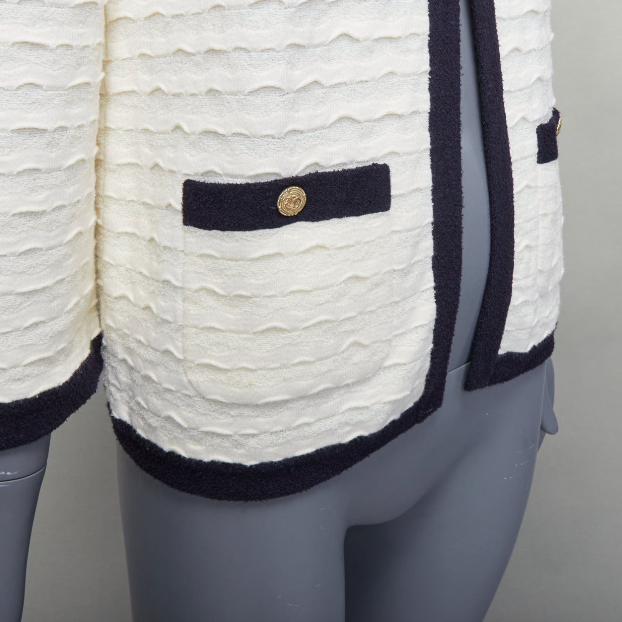 Chanel Gold Pocket Cardigan - Detail 2
