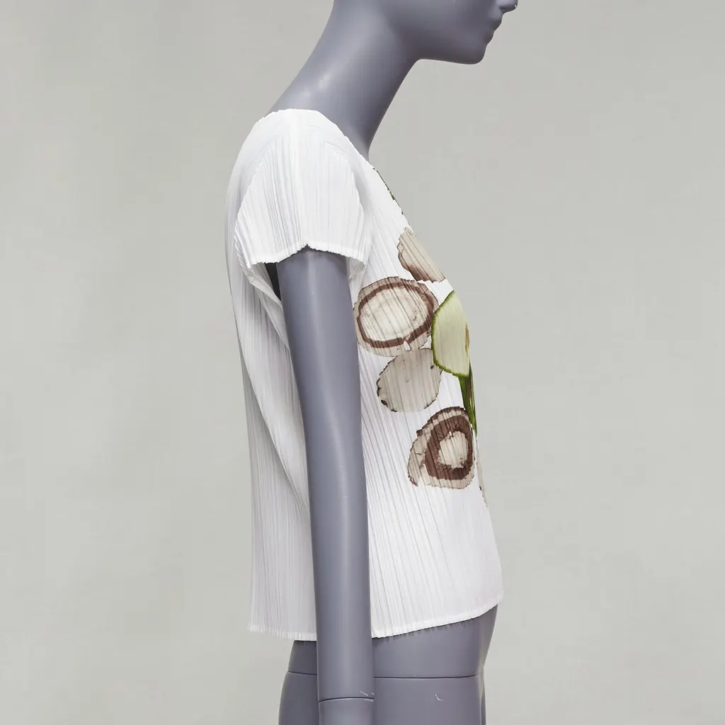 Issey Miyake Cucumber Print Top White Polyester Never worn - Model View