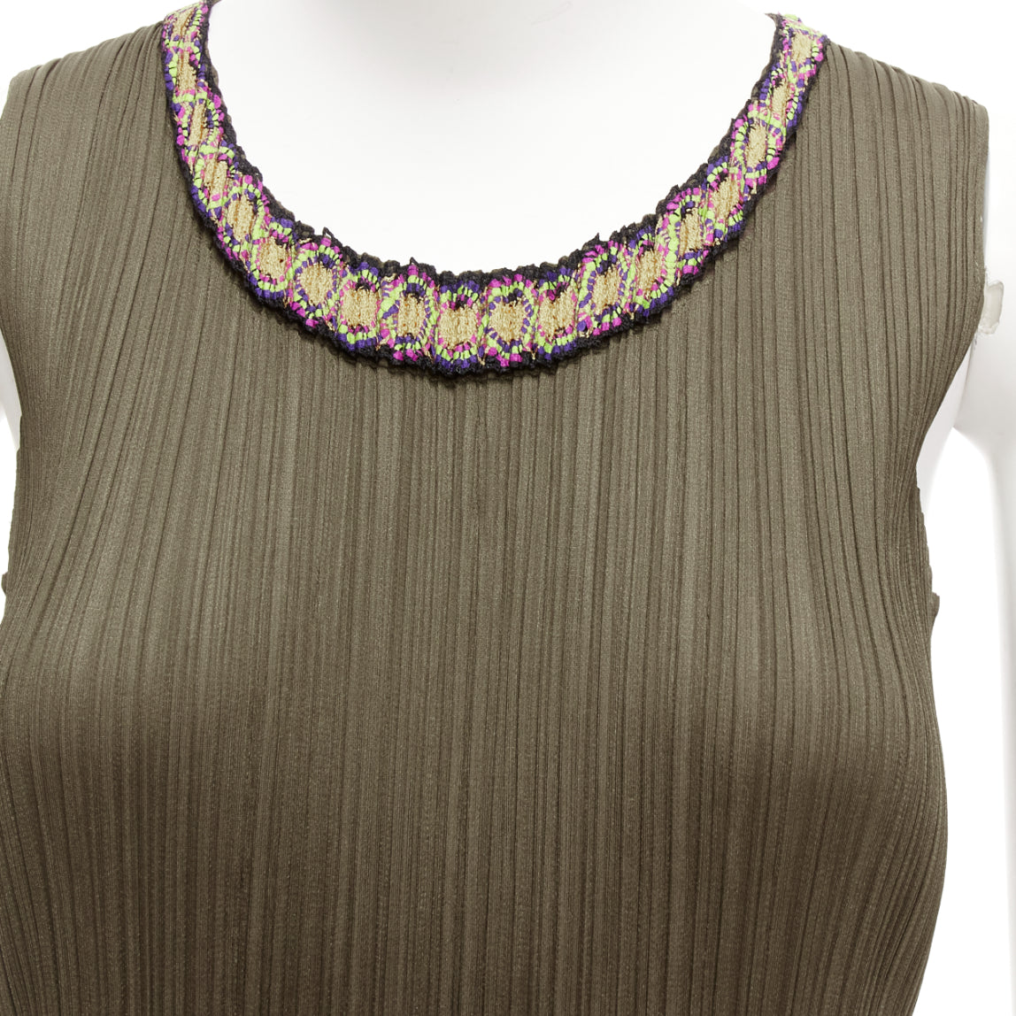 Issey Miyake Embroidery Plisse Vest - Back view