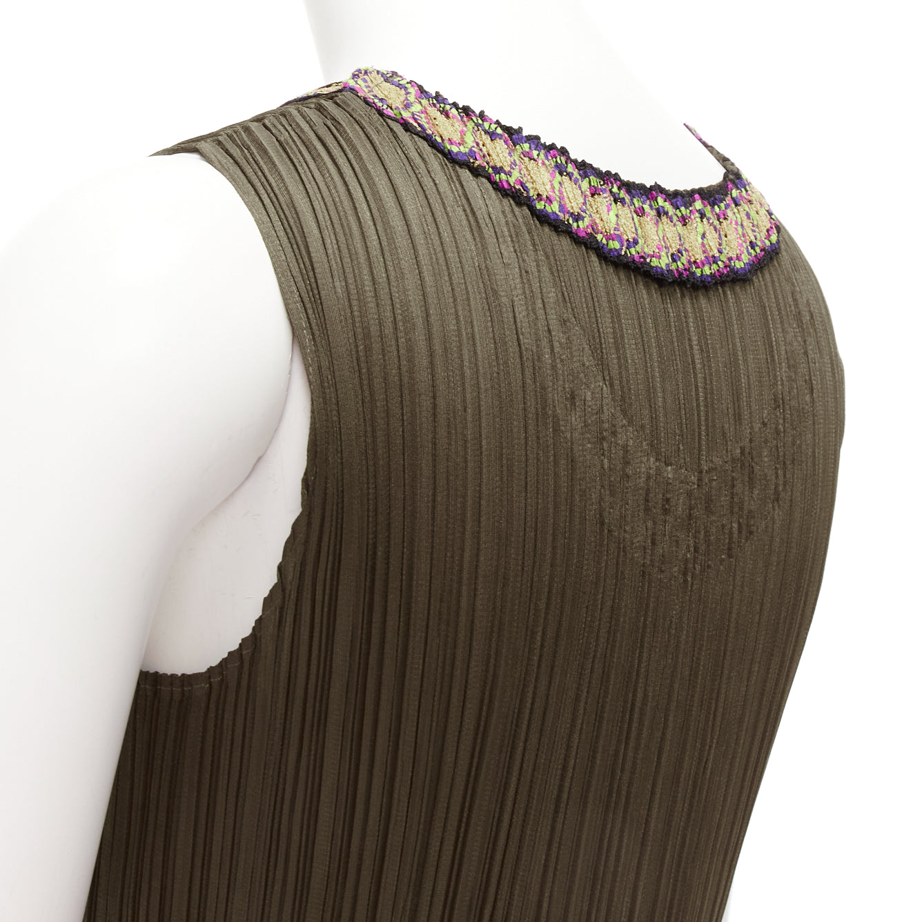 Issey Miyake Embroidery Plisse Vest - Detail 2