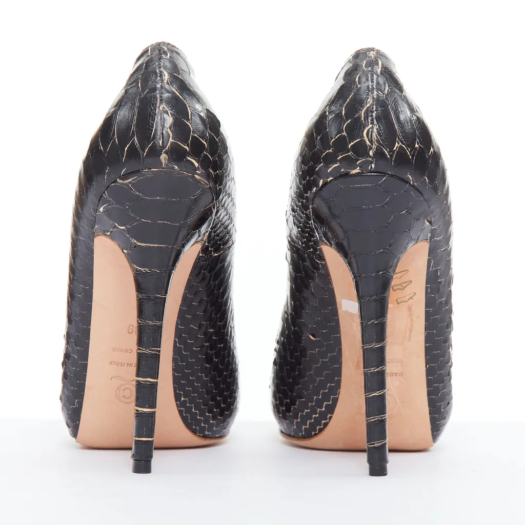 Alexander McQueen Scaled Leather Pumps Black Leather Very good - Box View