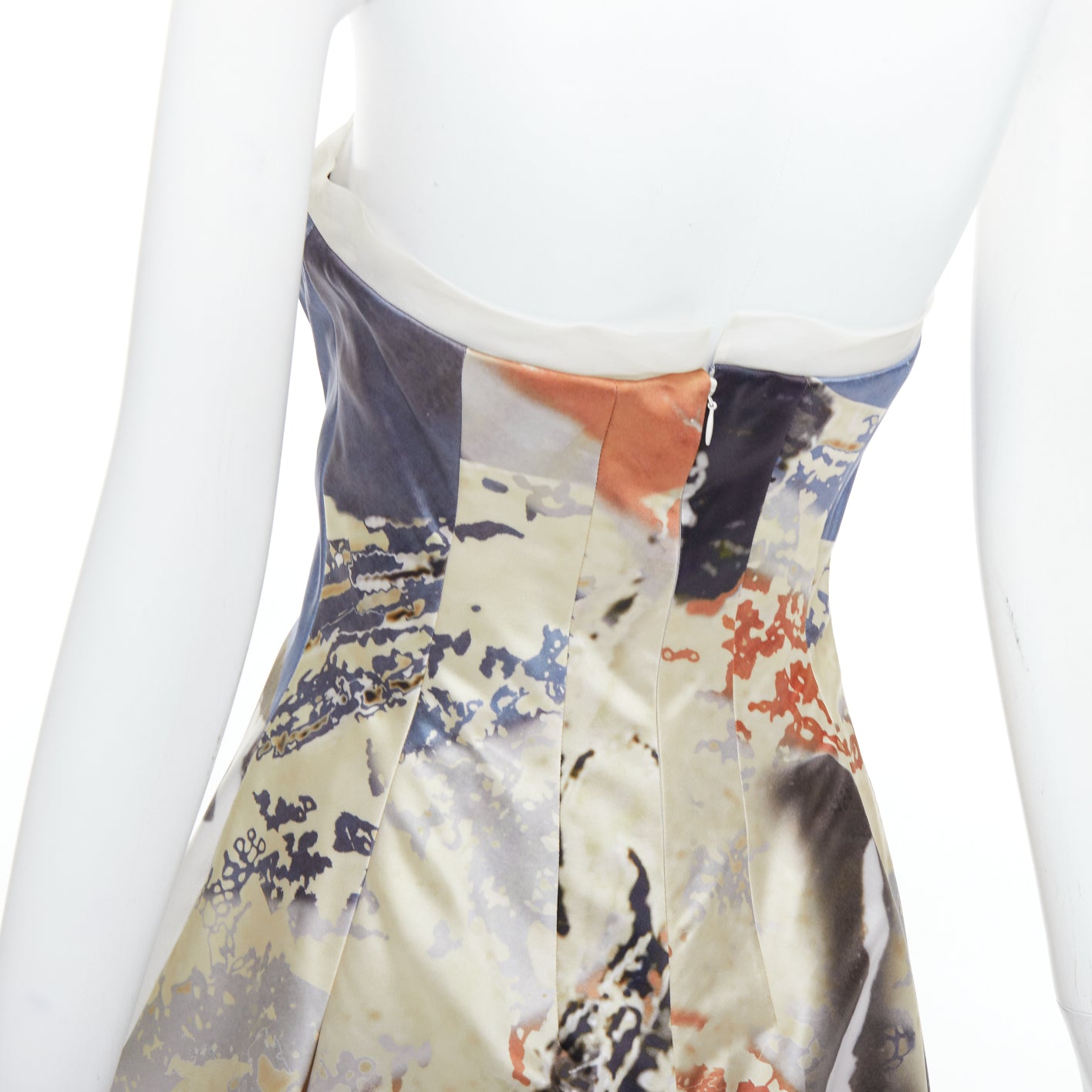 Alexander Mcqueen Queen Elizabeth Dress - Image 11