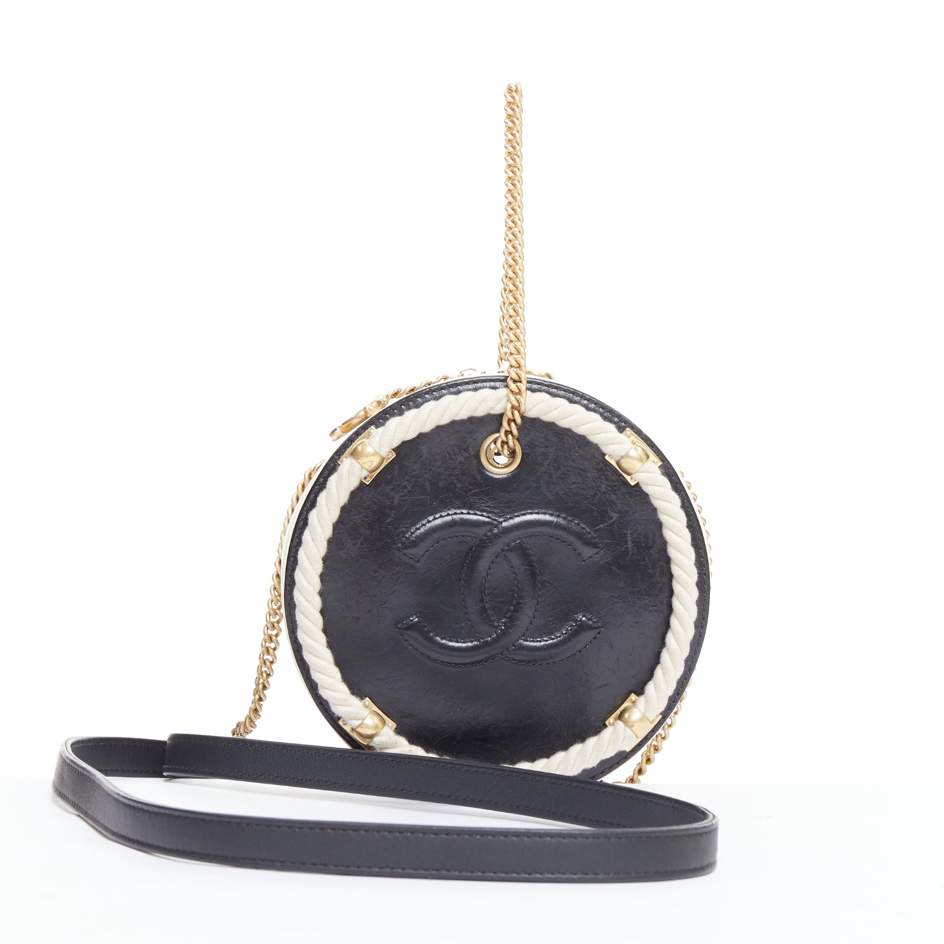 Chanel En Vogue Round