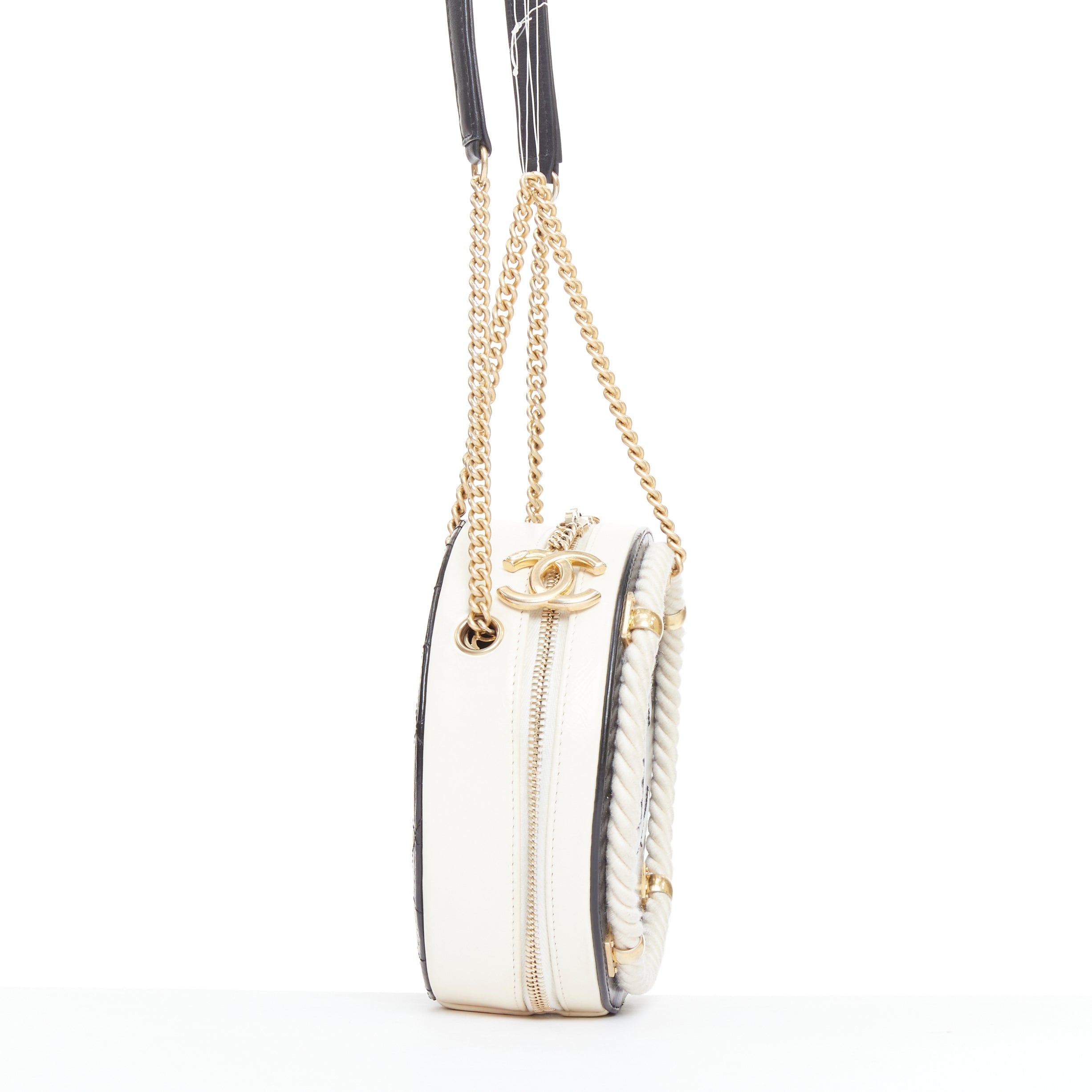 Chanel En Vogue Round - 4