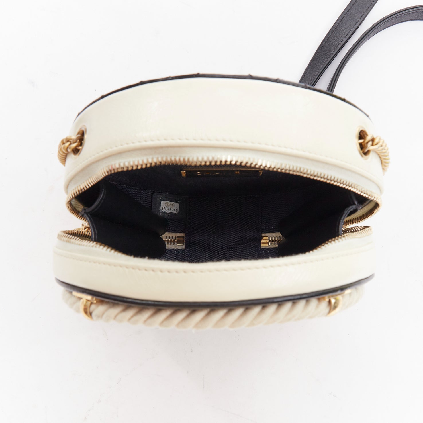 Chanel En Vogue Round - Image 10