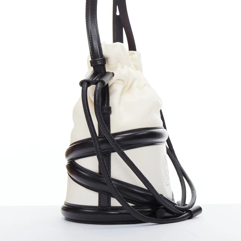 Alexander McQueen Soft Curve Black Leather Very good - Model View
