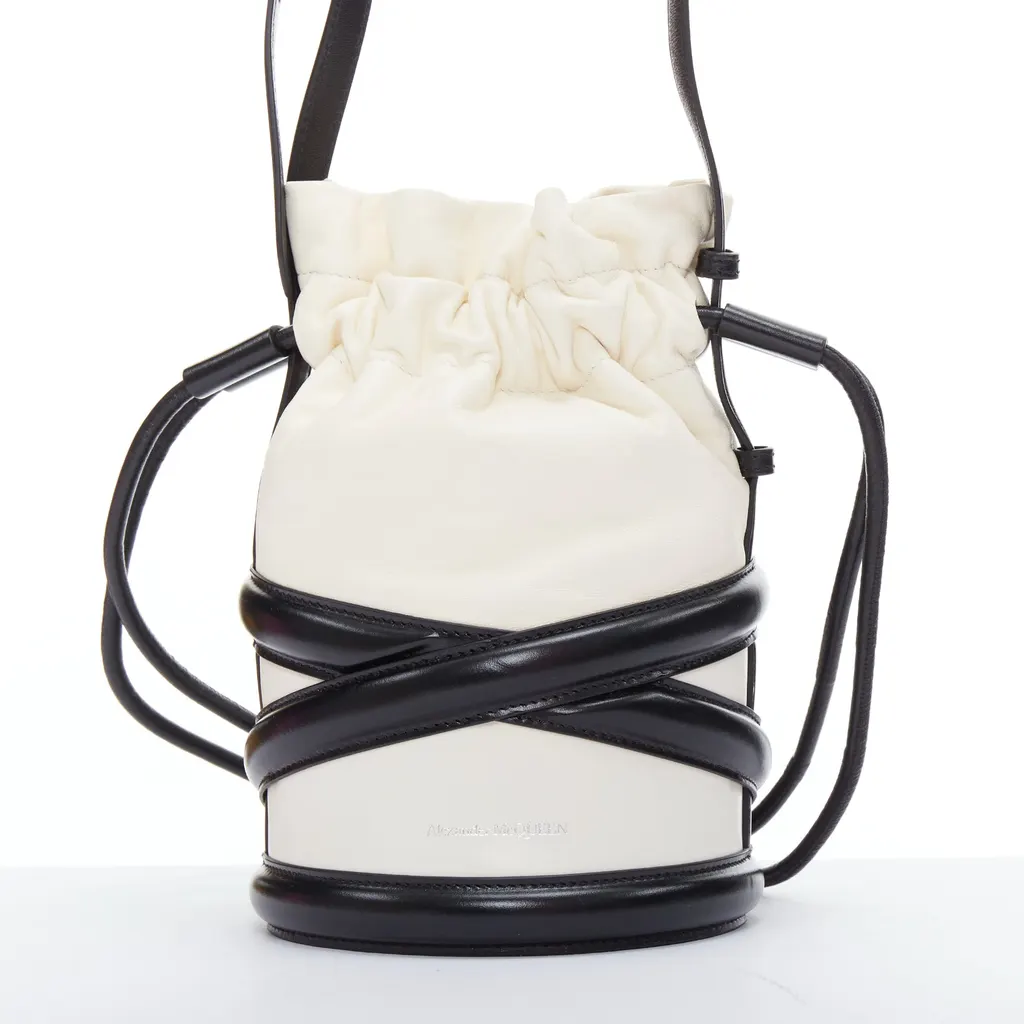 Alexander McQueen Soft Curve Black Leather Very good - Box View