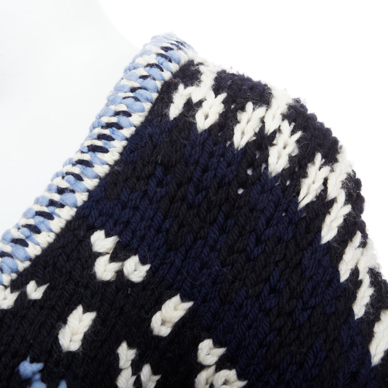 Chanel Braid Trim Cardigan - Detail 2