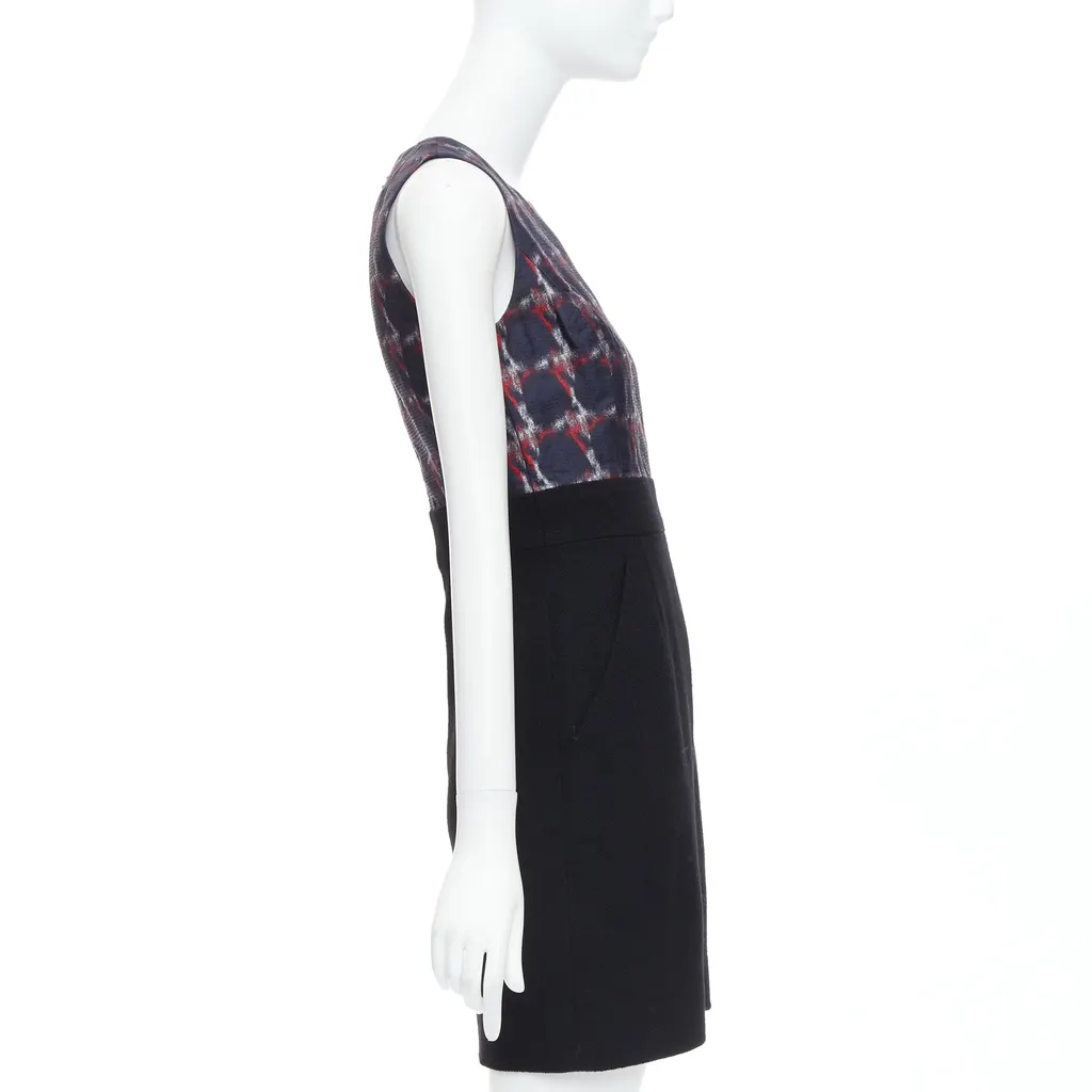 Chanel Houndstooth Shift Dress Black Wool Never worn - Model View