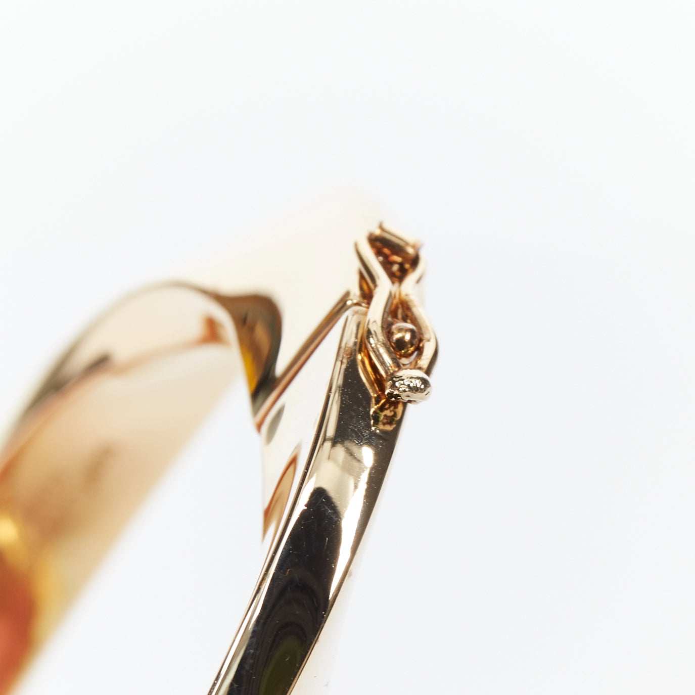 Saint Laurent Twisted Gold Hard Bangle - Detail 1