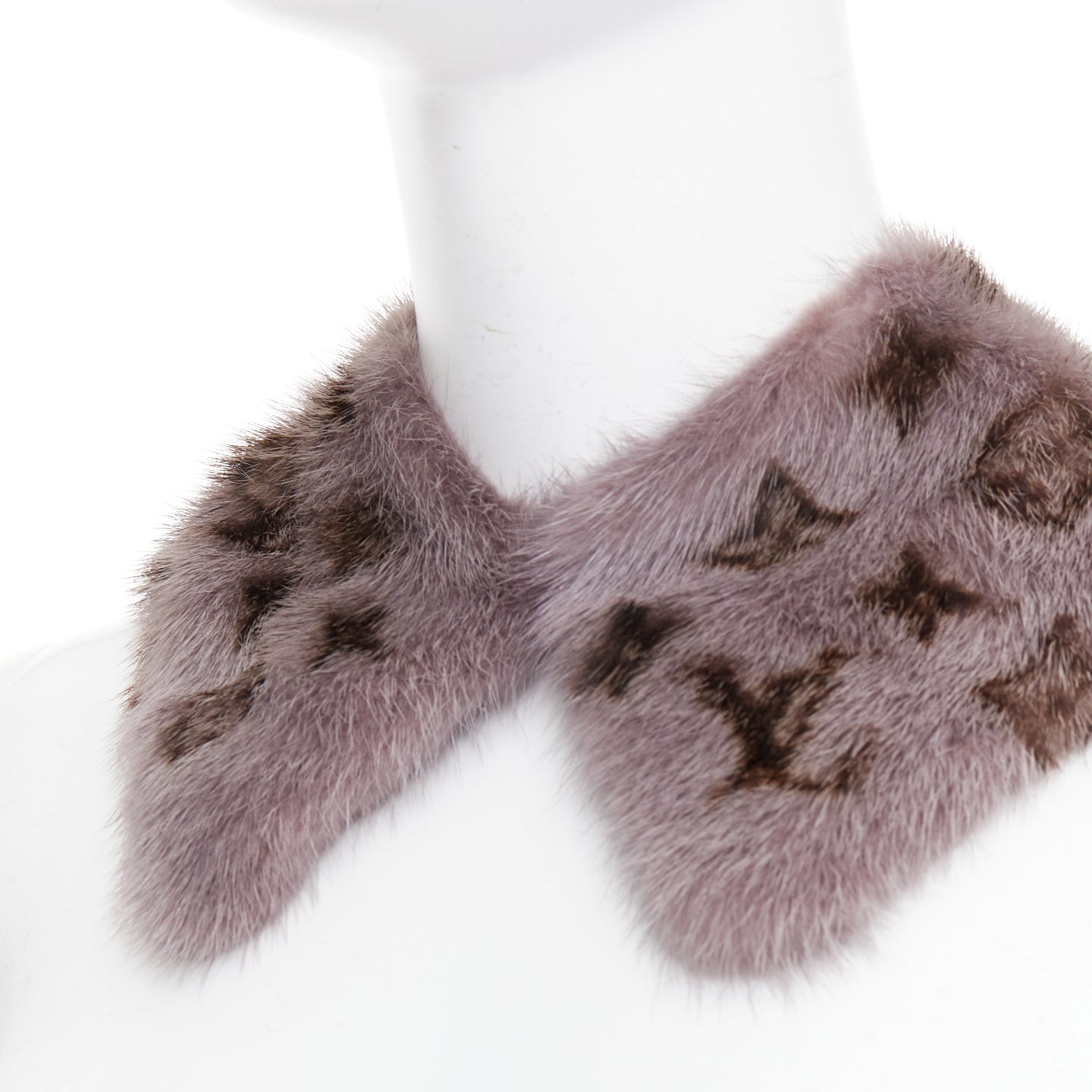 Louis Vuitton Mink Collar Scarf - Detail 2
