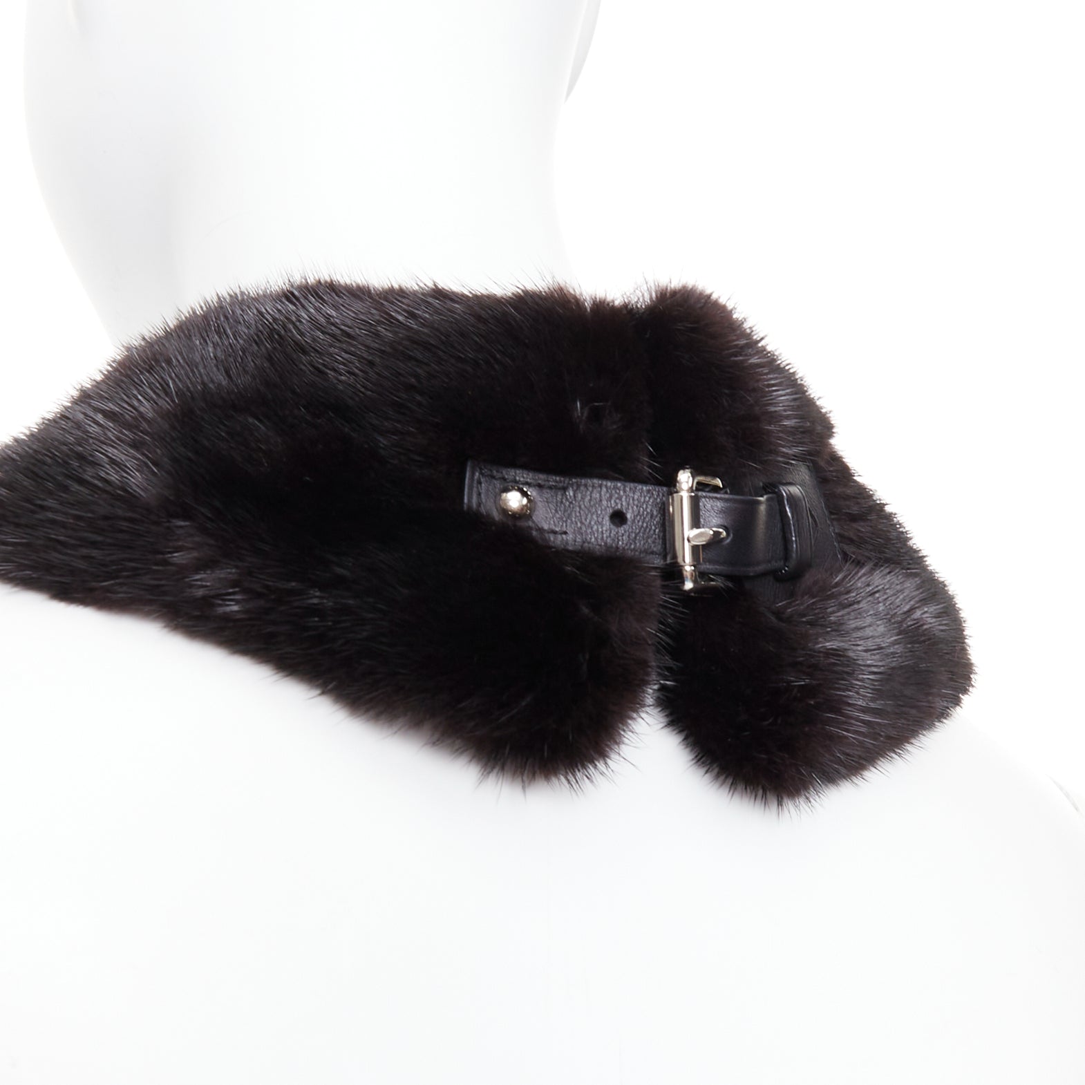 Louis Vuitton Mink Logo Scarf - Detail 2