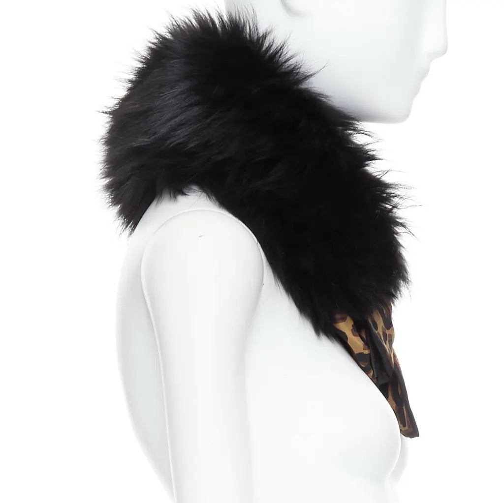 Louis Vuitton Graffiti Collar Scarf Black Fur Very good - Model View