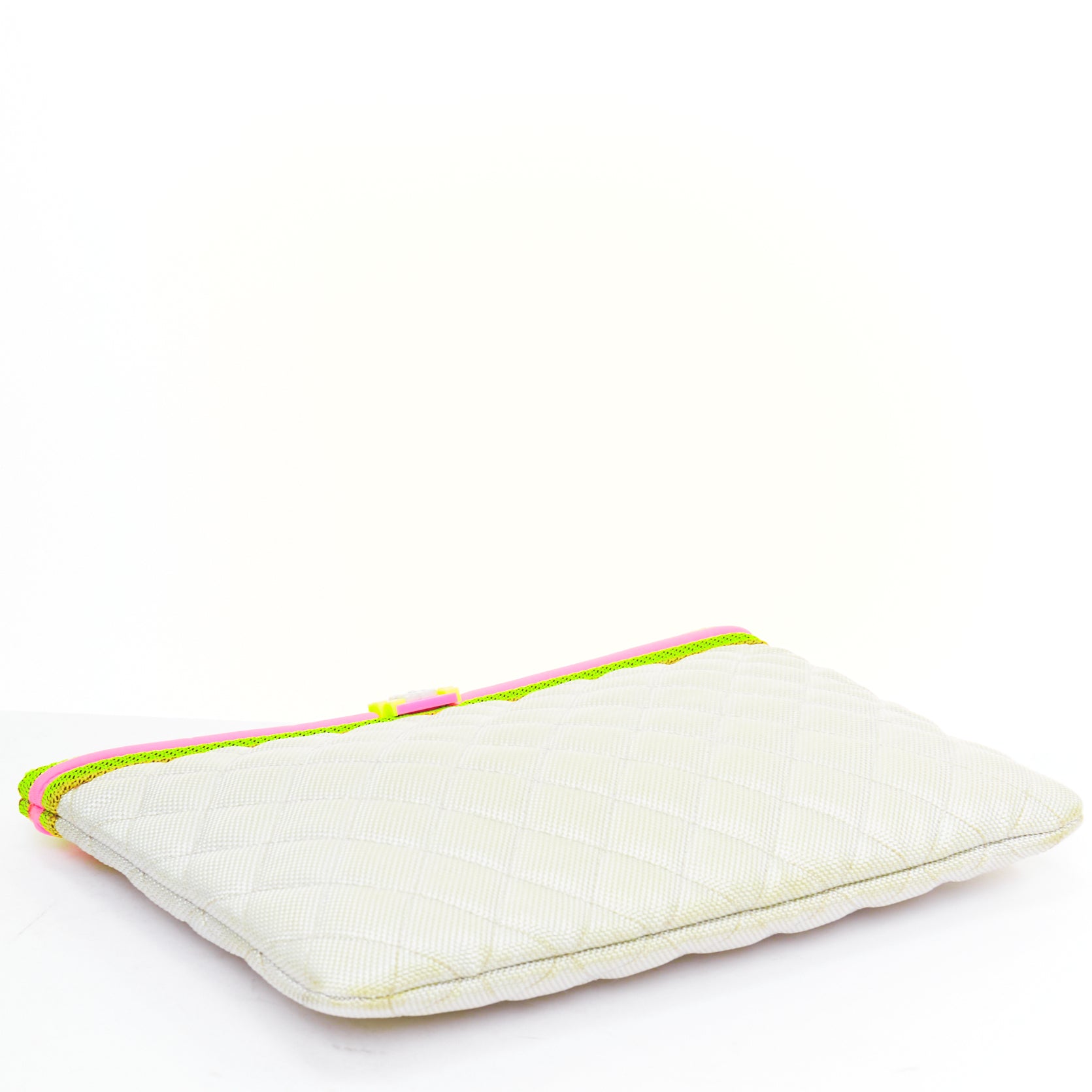 Chanel Fluo Boy O-case 16-17 - Side view