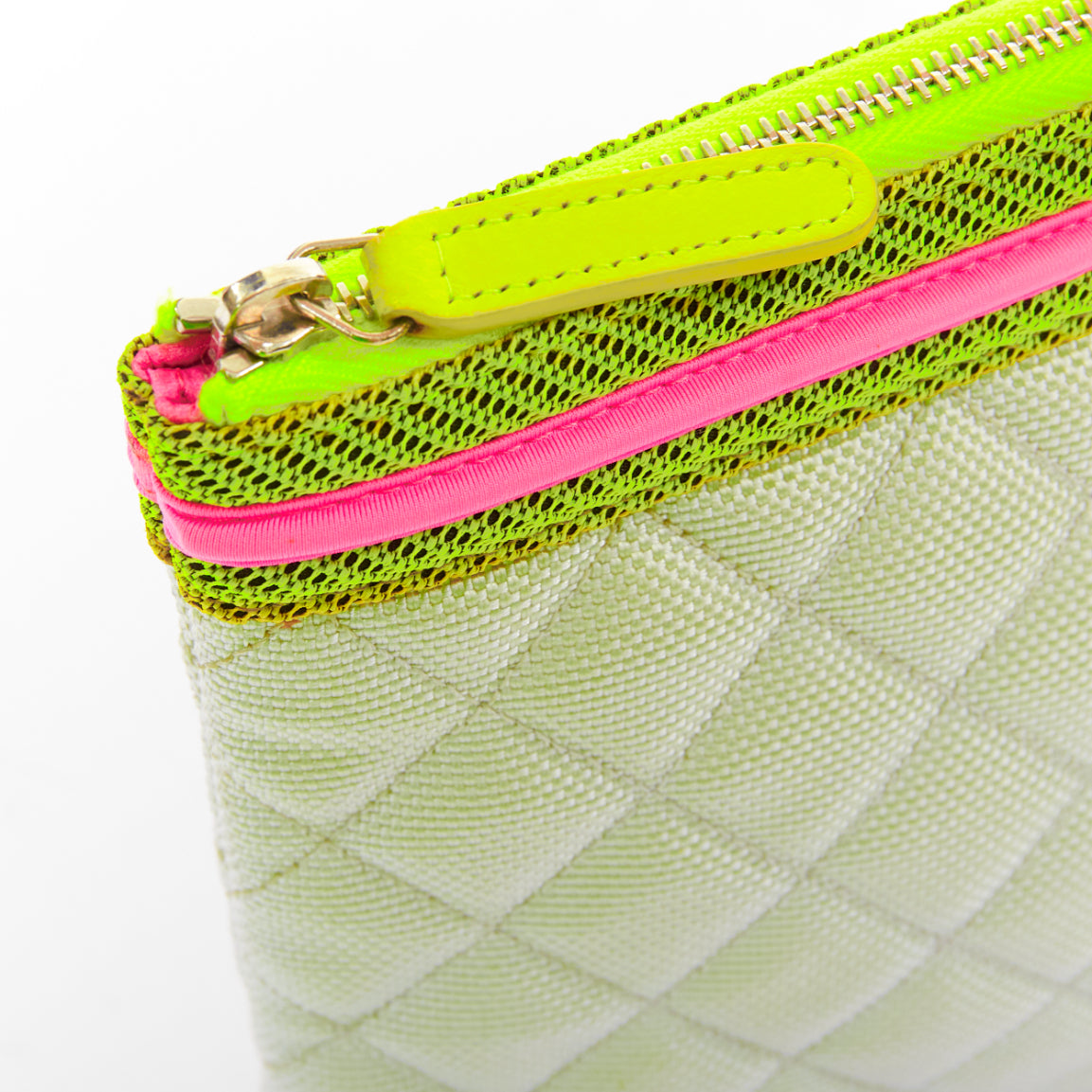 Chanel Fluo Boy O-case 16-17 - Detail 2