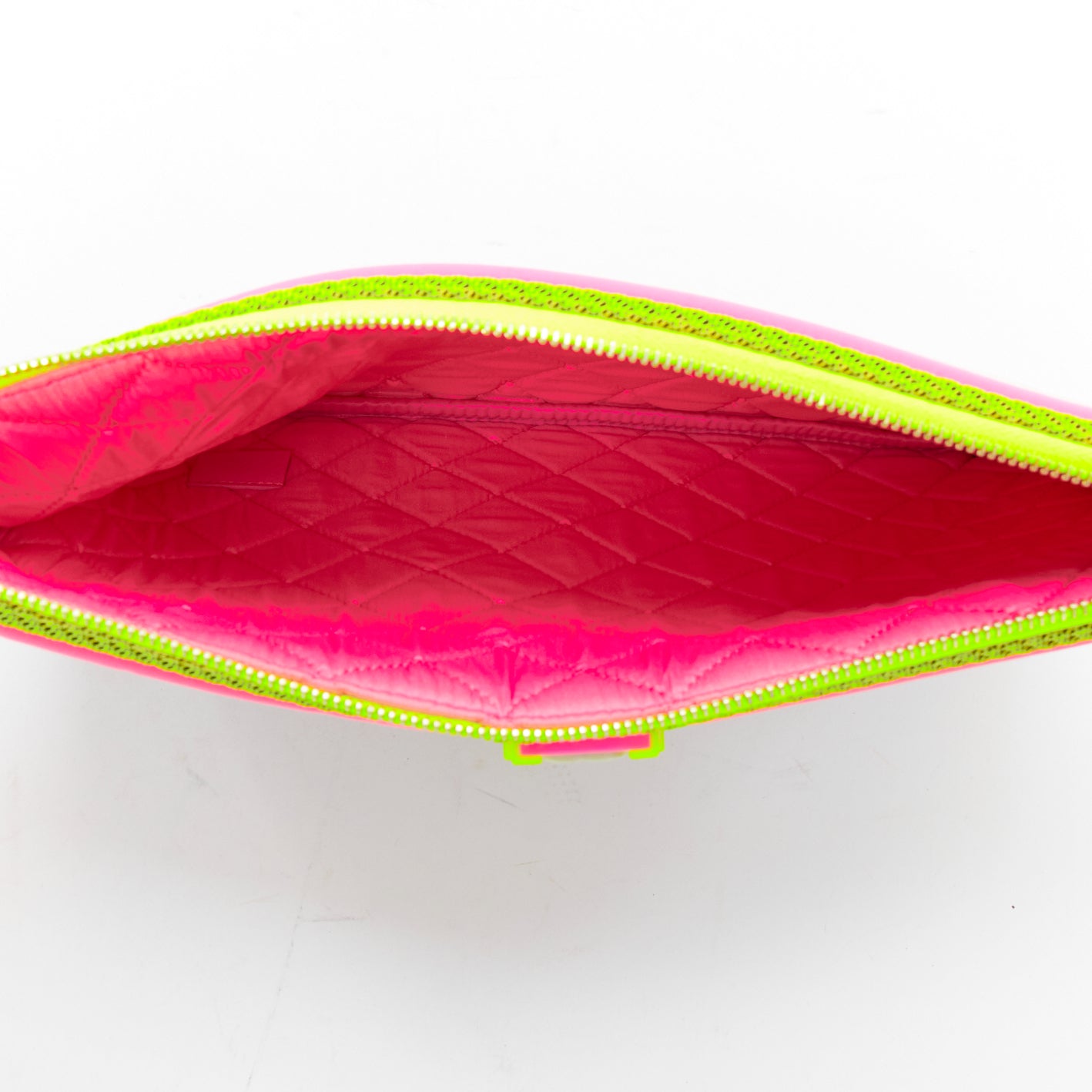 Chanel Fluo Boy O-case 16-17 - Image 10