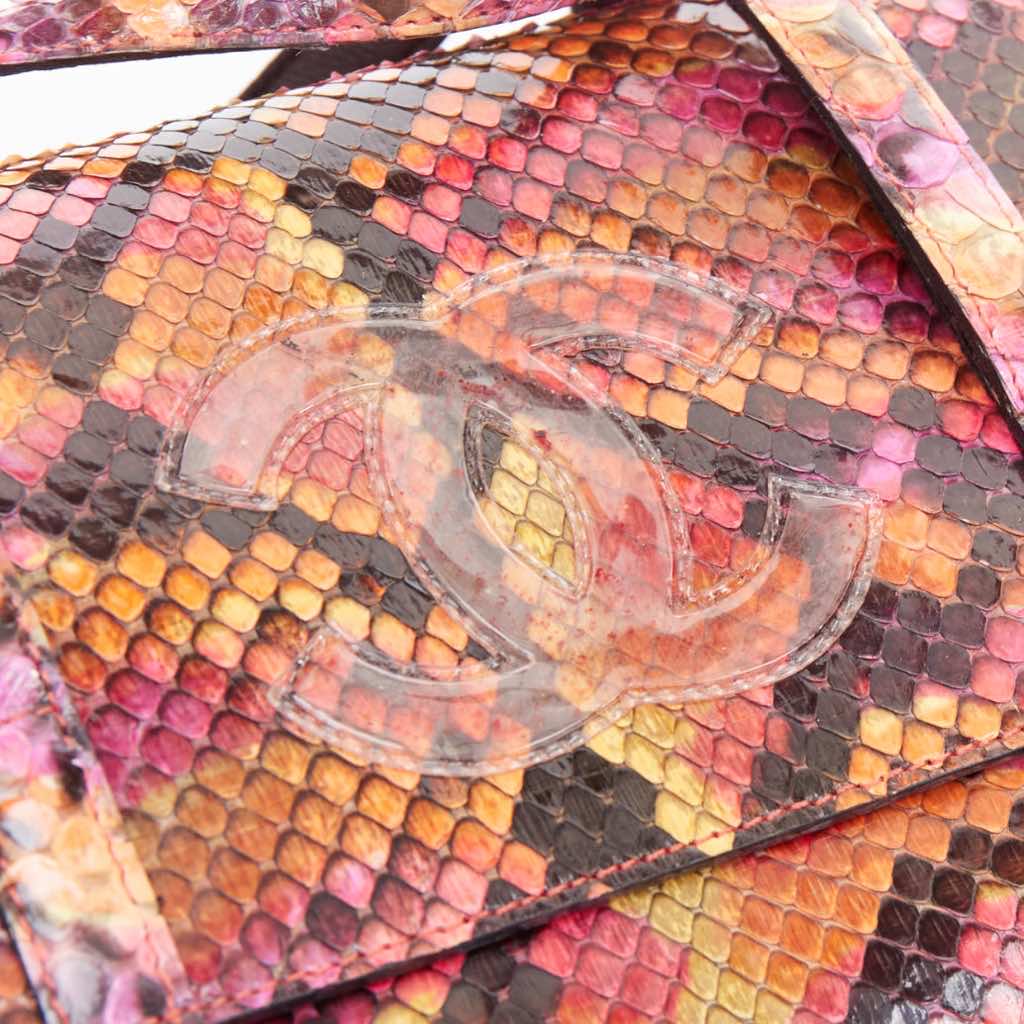 Chanel Glossy Scale Flap Bag - Detail 2