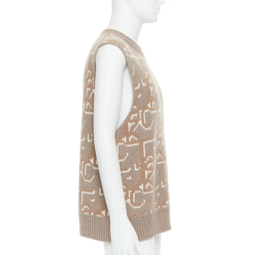 Dior Oblique Vest Sweater Beige Cashmere Never worn - Model View
