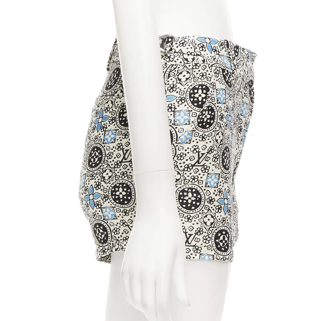 Louis Vuitton Floral Shorts Skirt Ecru Wool Very good - Model View