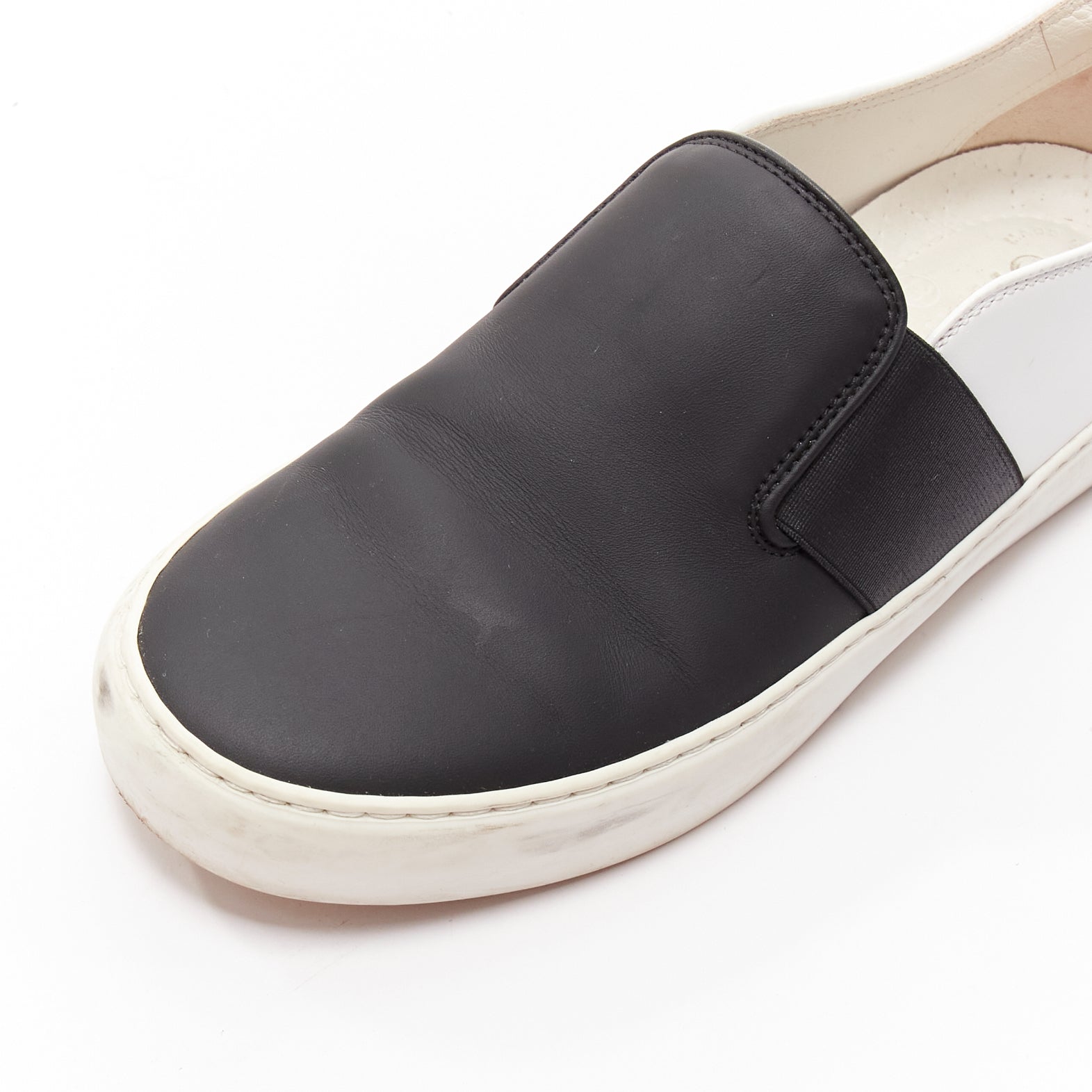 Chanel CC Logo Skates - Detail 2