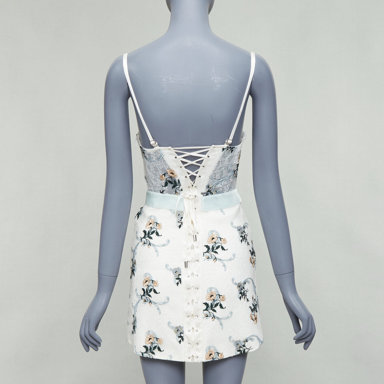 La Perla Hampton Court - Side view