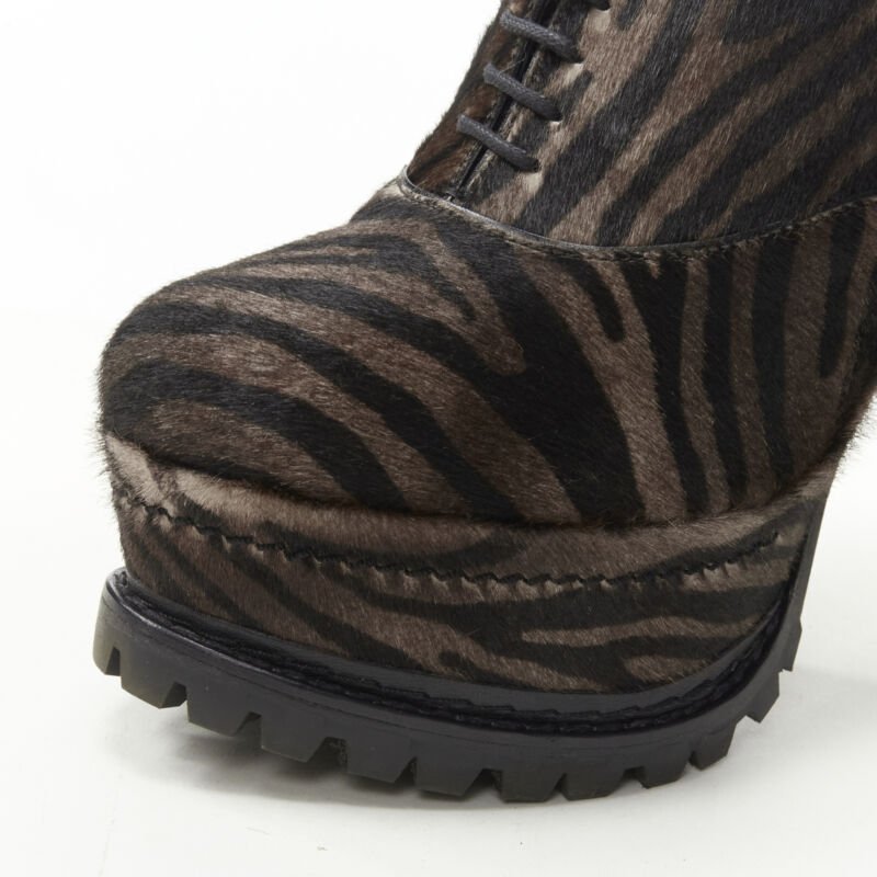 Alaïa Zebra Stripe Sole Bootie - Detail 2