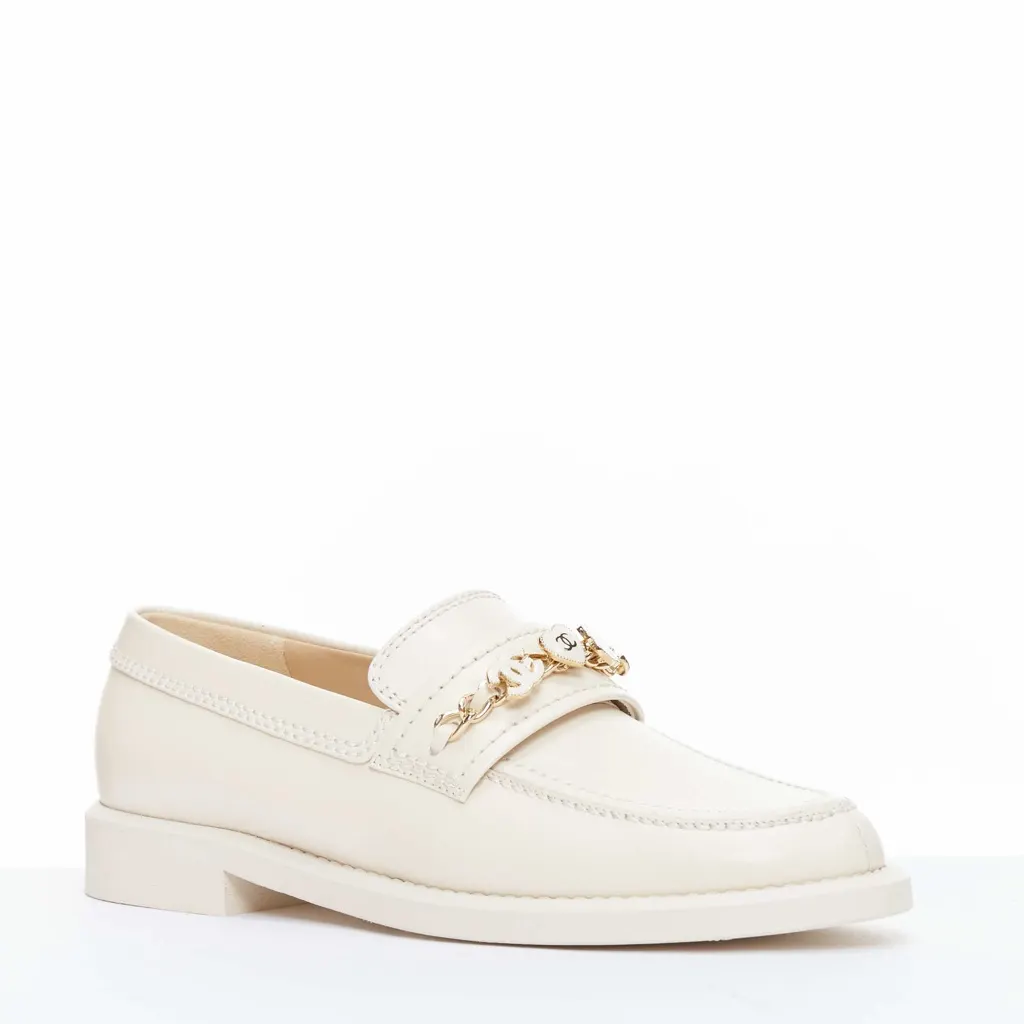 Chanel Heart Charm Loafers Beige Leather Never worn, with tag - Inside View