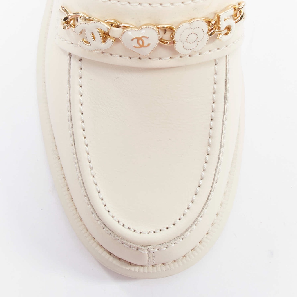 Chanel Heart Charm Loafers - Detail 2