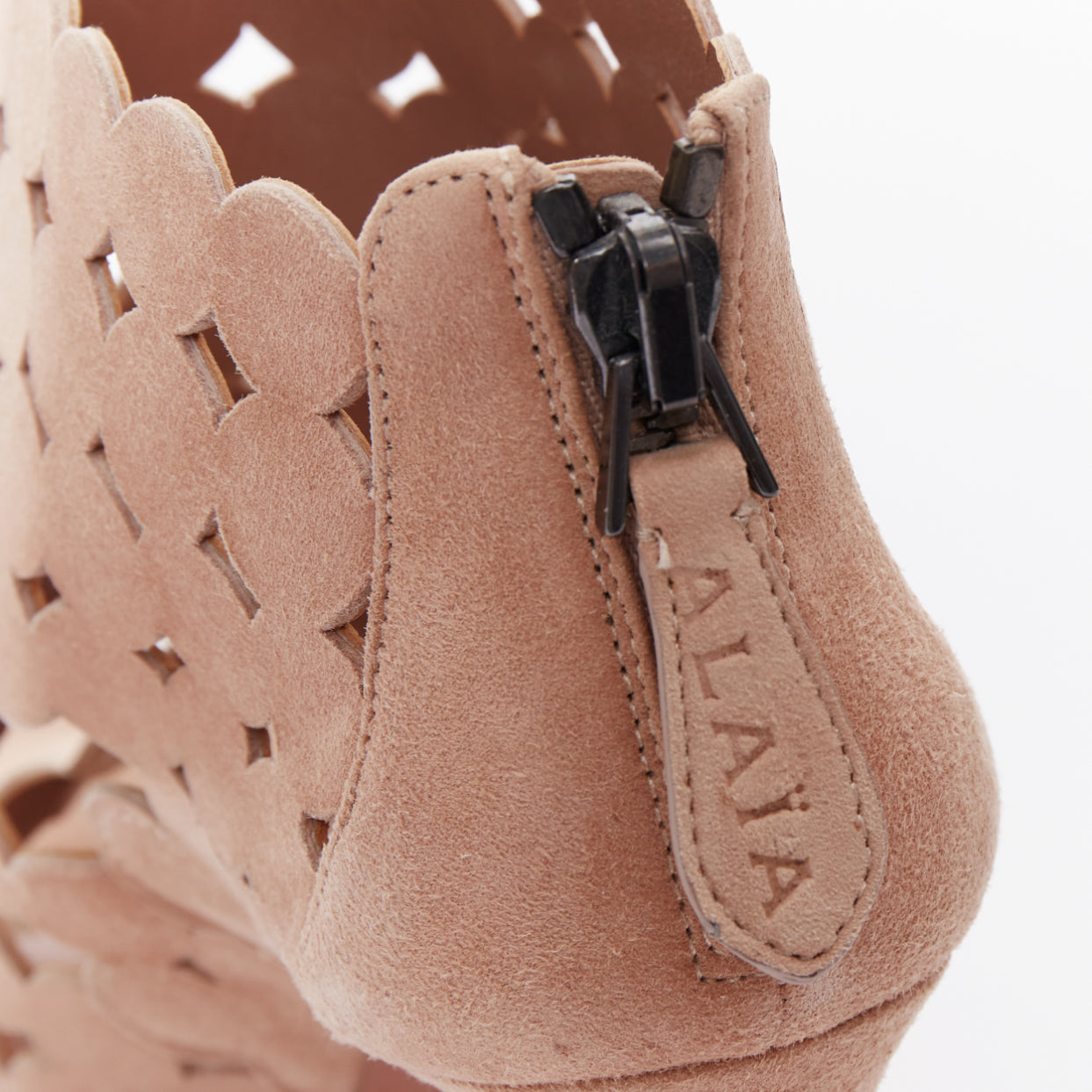 Alaïa Scallop Cage Sandals - Image 11