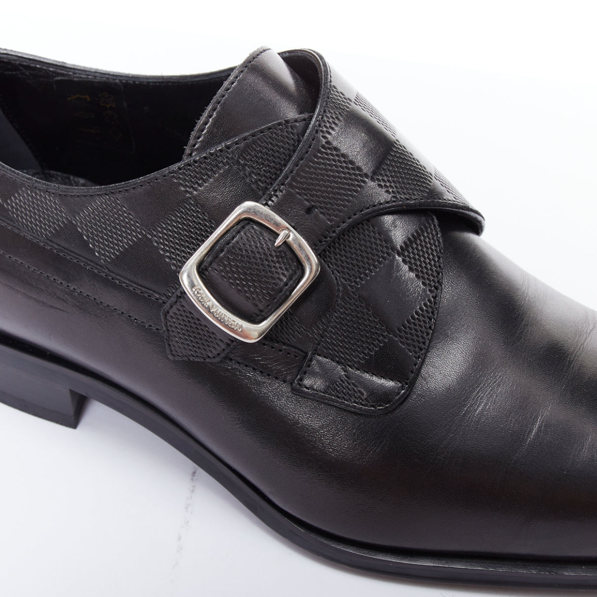 Louis Vuitton District - Image 10