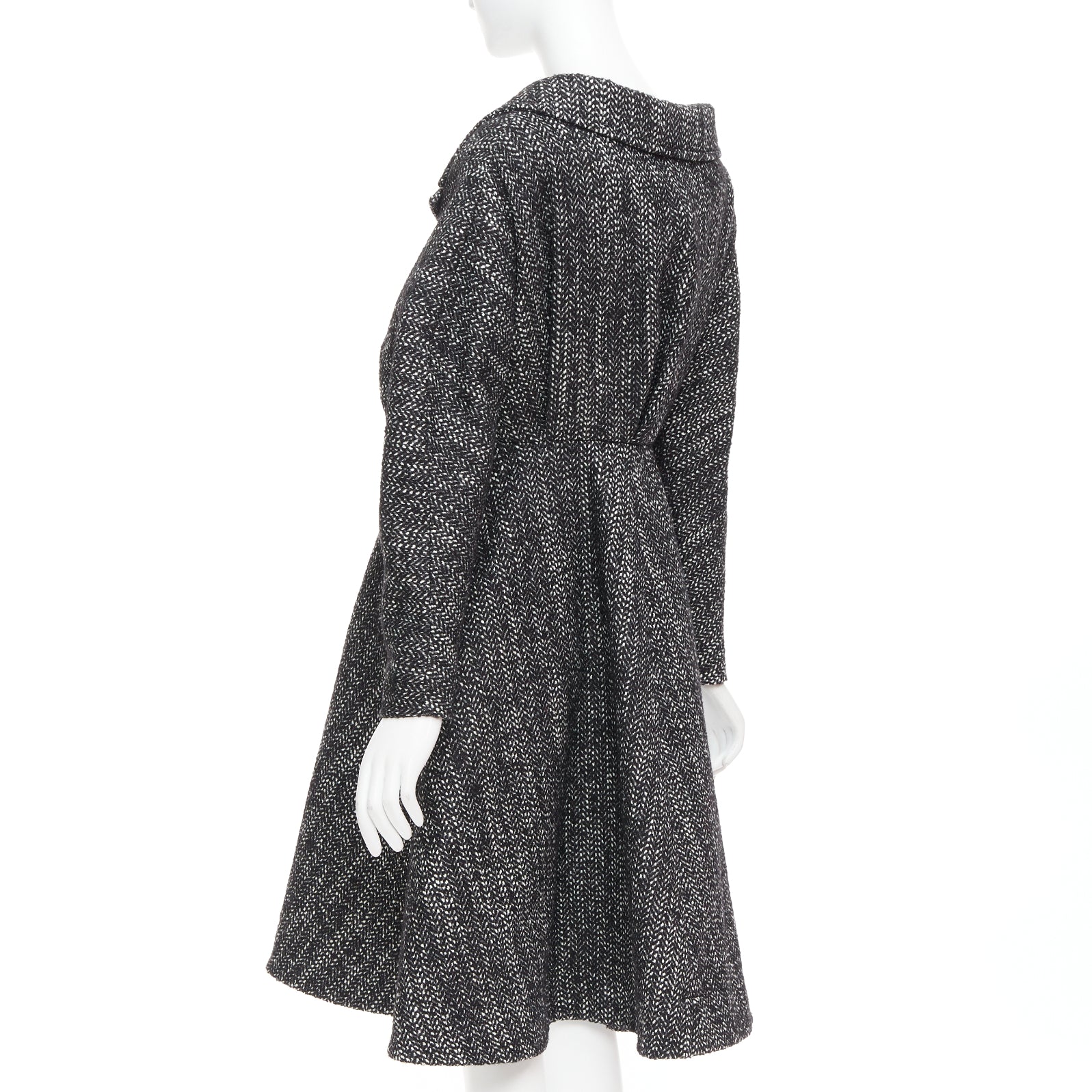 Unsigned / متعددة Grey Tweed Swing Coat - Detail 1