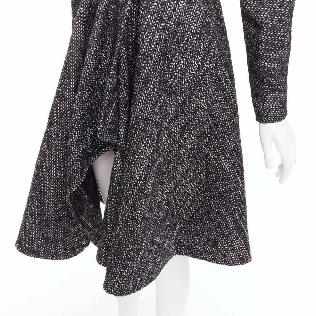Unsigned / متعددة Grey Tweed Swing Coat - Detail 2