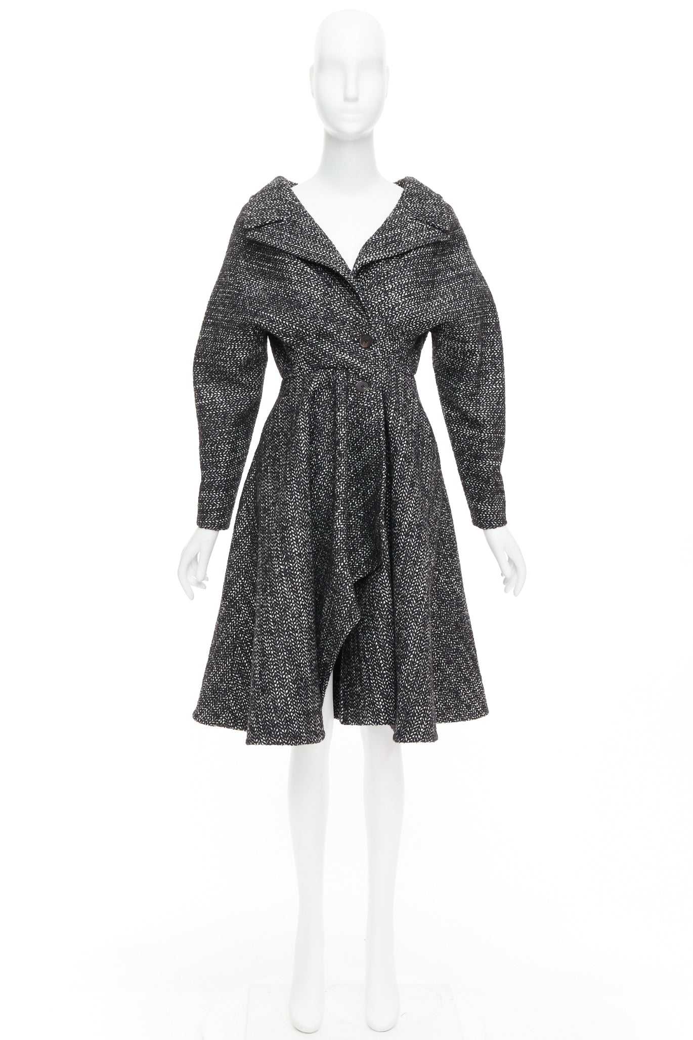 Unsigned / متعددة Grey Tweed Swing Coat - Image 11