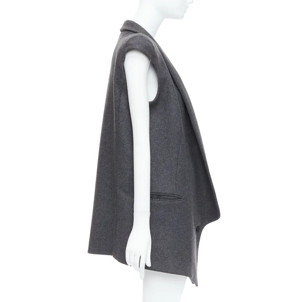 Unsigned Grey Sleeveless Vest Coat Grey Wool Never worn - Model View