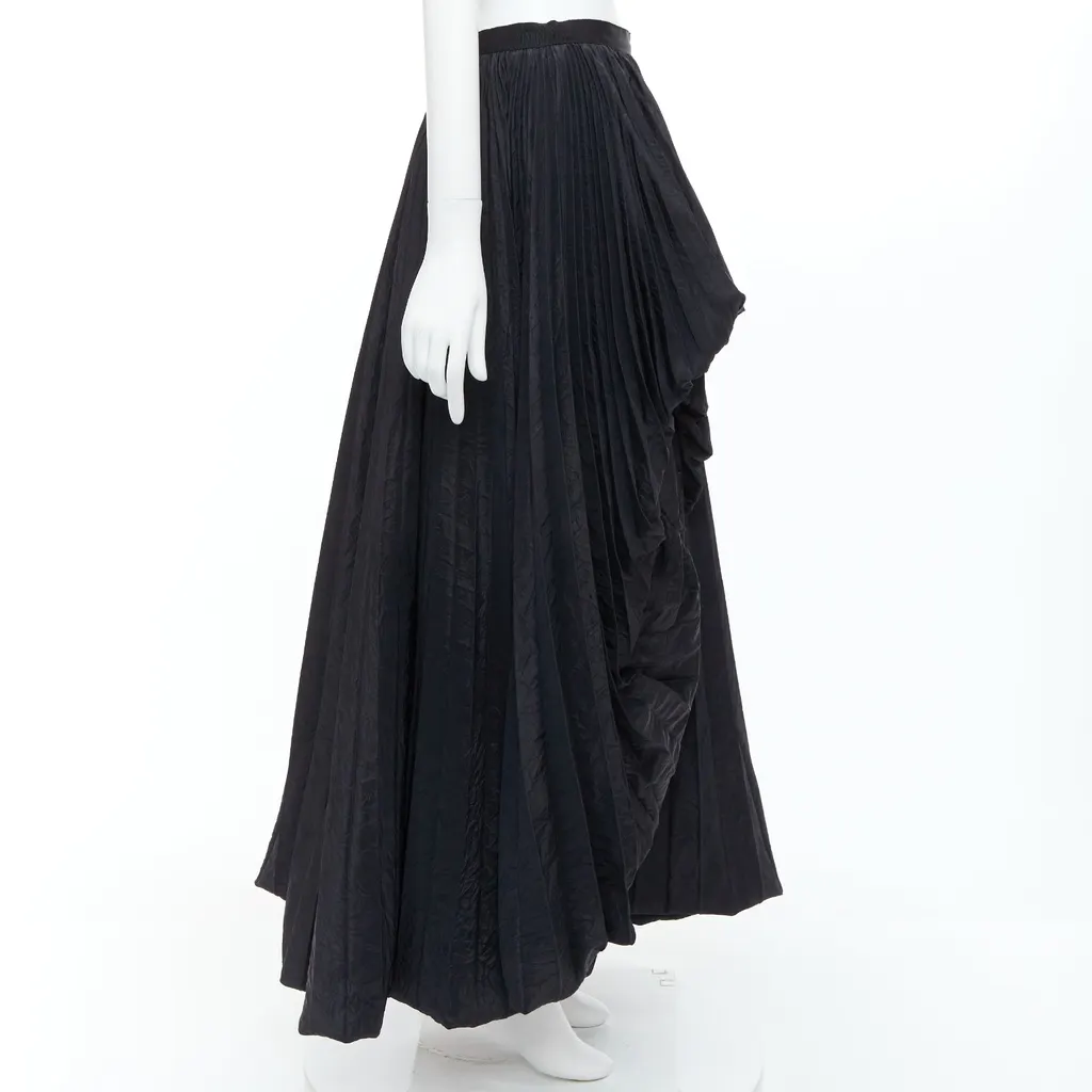 Unsigned Ellen Black Polyester Never worn - Model View
