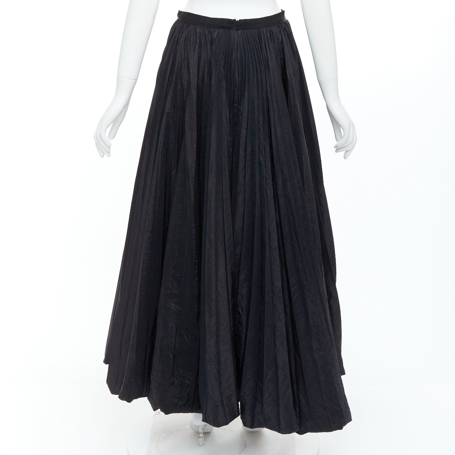 Unsigned / متعددة Ellen - Side view