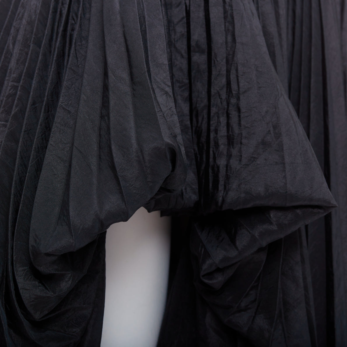 Unsigned / متعددة Ellen - Detail 2