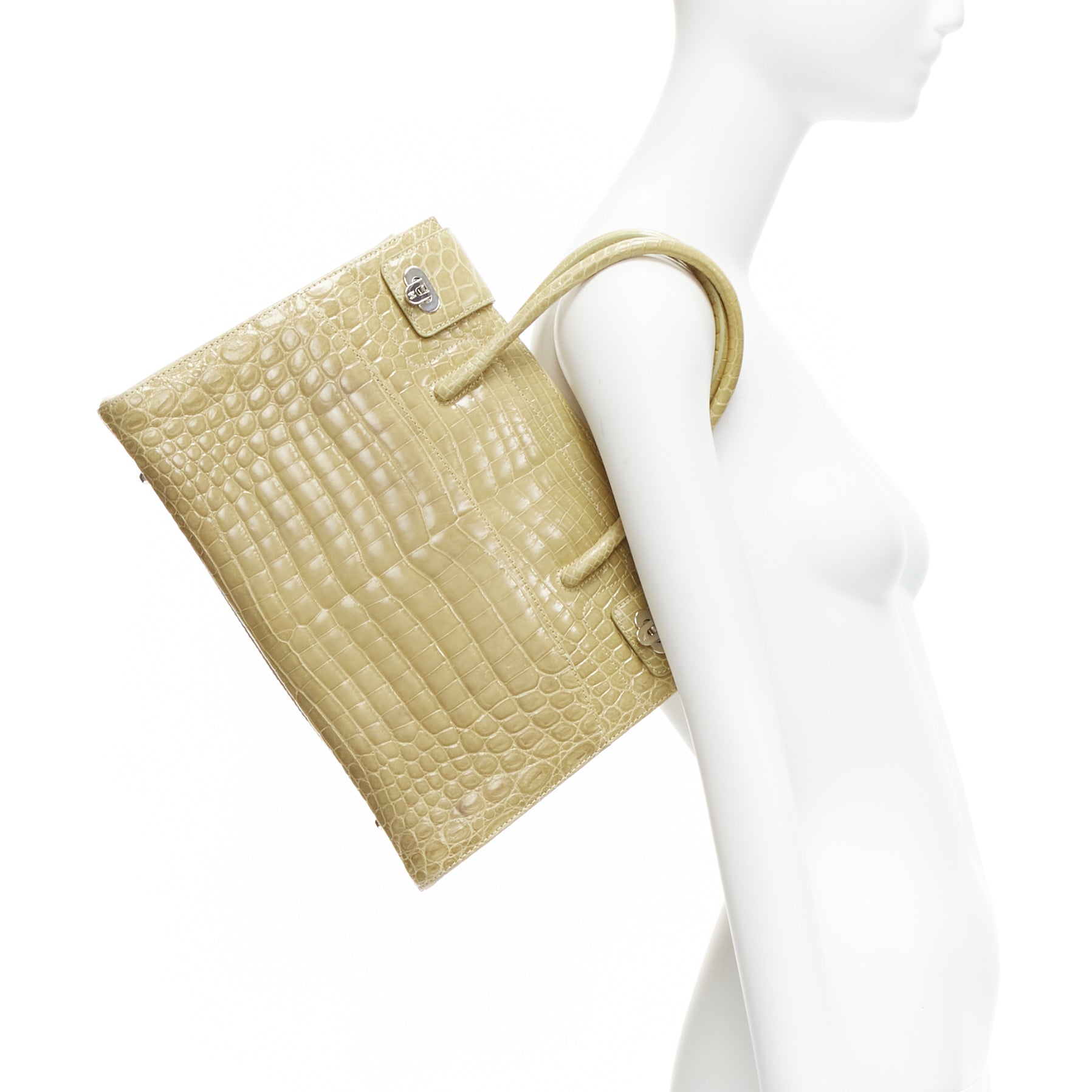 Unsigned / متعددة Valentine Heart Bag - Back view