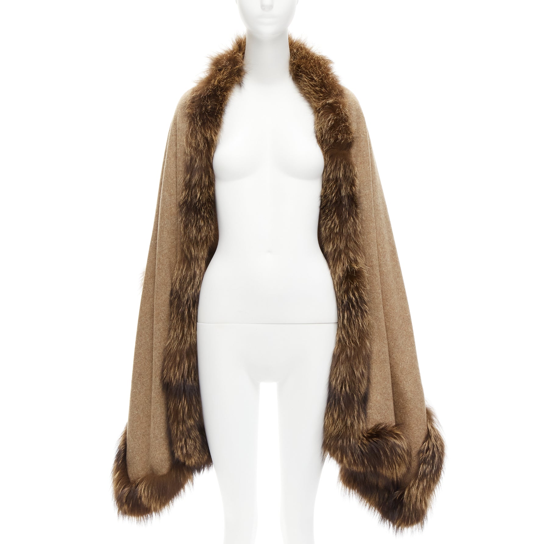 Unsigned / متعددة Fur Trim Shawl - Image 6