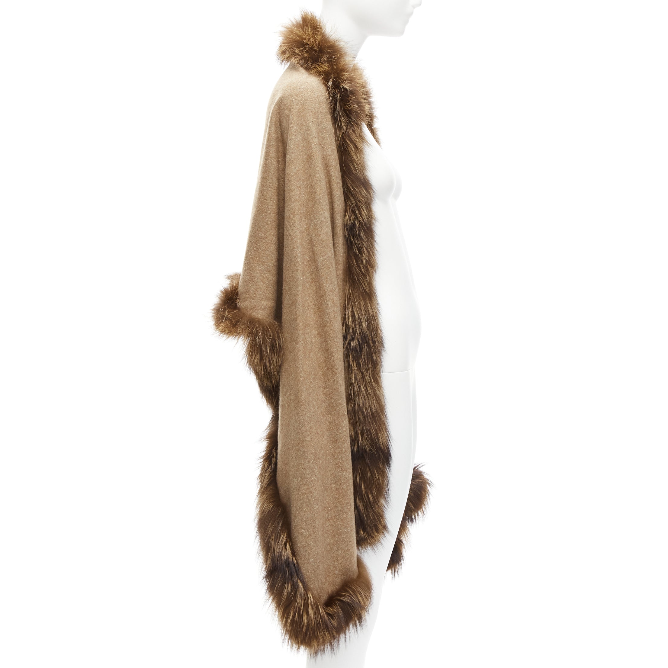 Unsigned / متعددة Fur Trim Shawl - 4