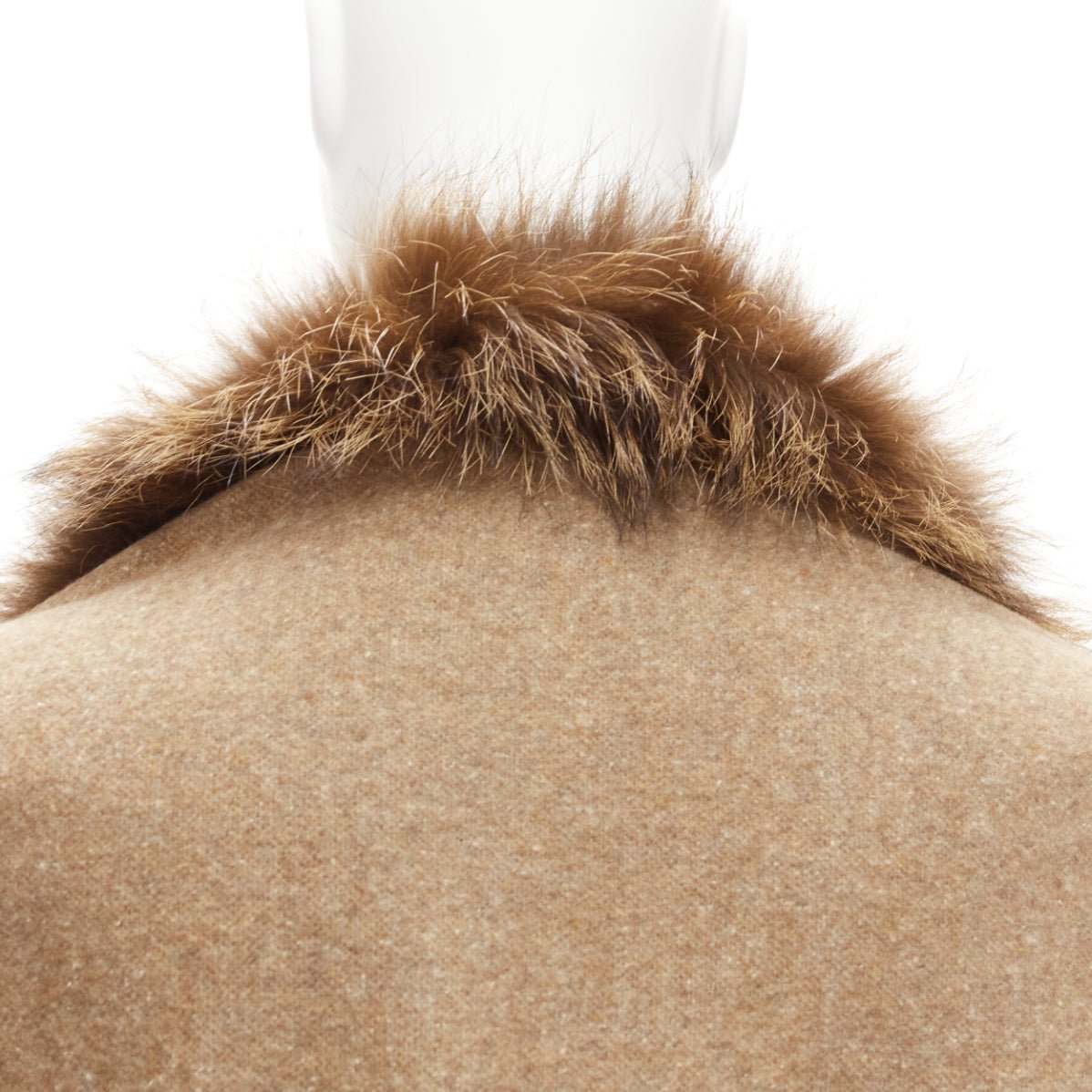 Unsigned / متعددة Fur Trim Shawl - Detail 2
