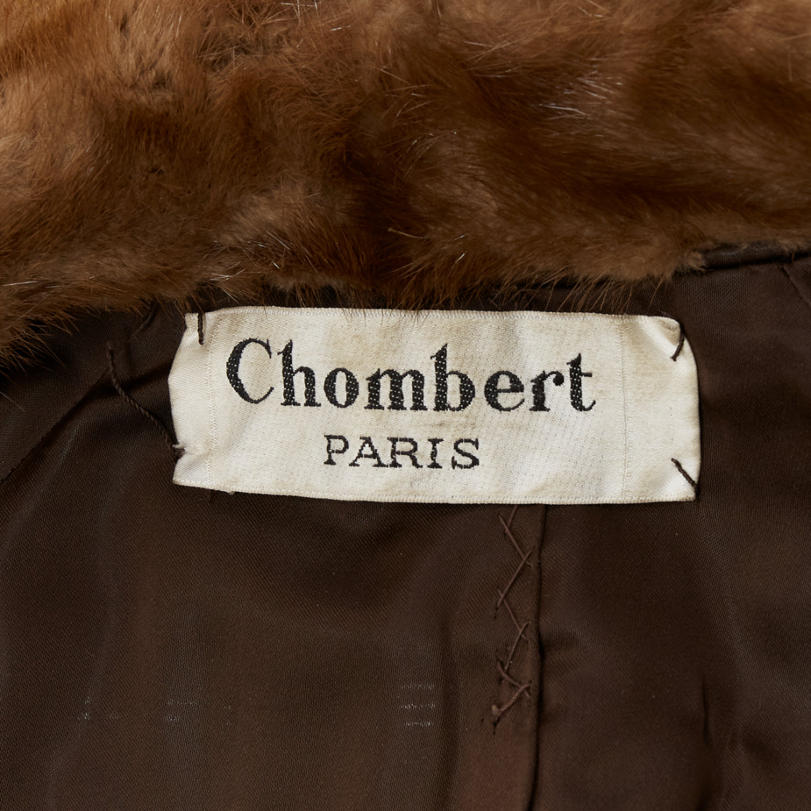 Unsigned / متعددة Brown Fur Hook Coat - Image 10